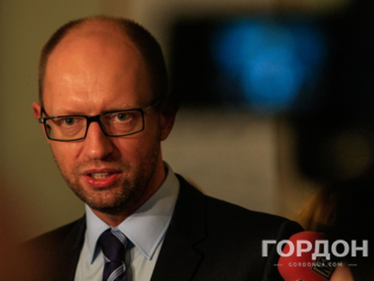 Премьер-министр подчеркнул, что военных нужно обеспечивать без посредников