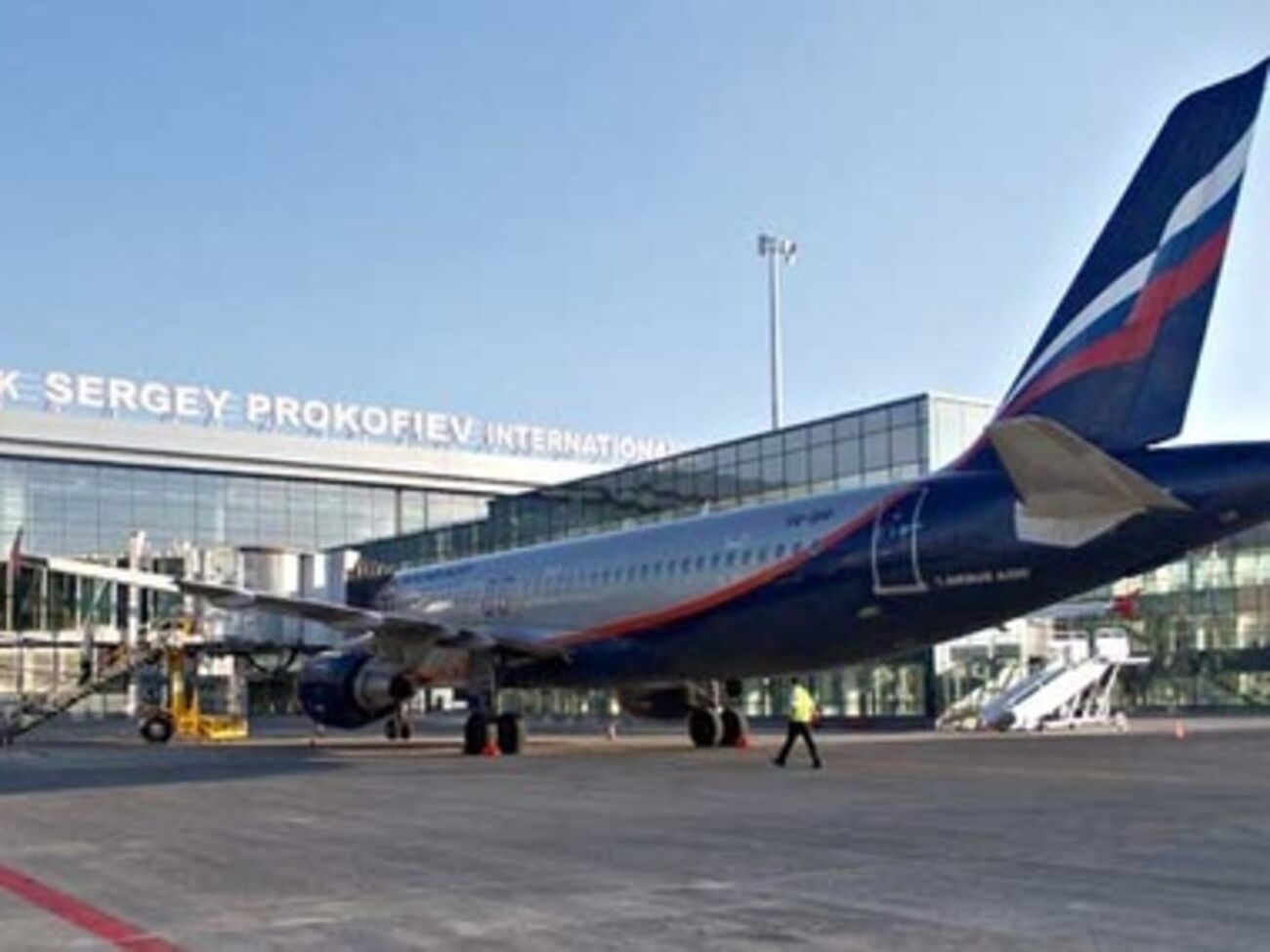 Жителей Донецка просят не ездить в район аэропорта