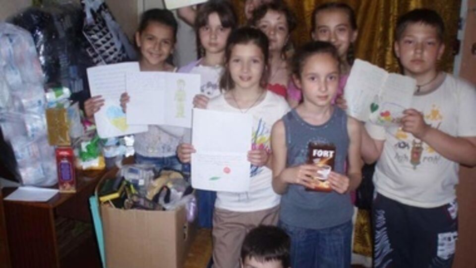 Дети передали военнослужащим свои письма с поддержкой и патриотичные рисунки