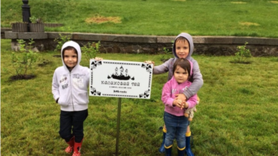 Дети ведущей Марички Падалко присоединились к созданию памятной рощи