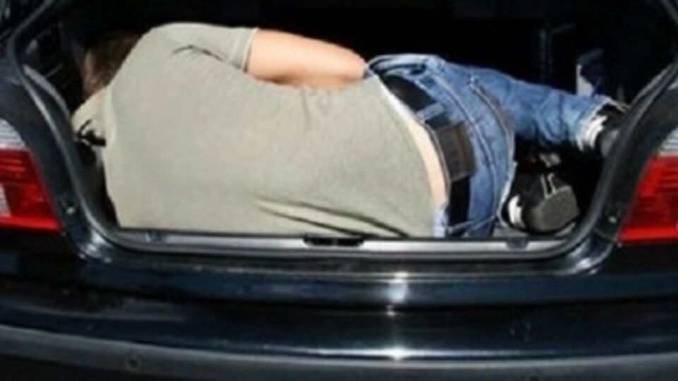 За похищенного милиционера вымогают миллион гривен