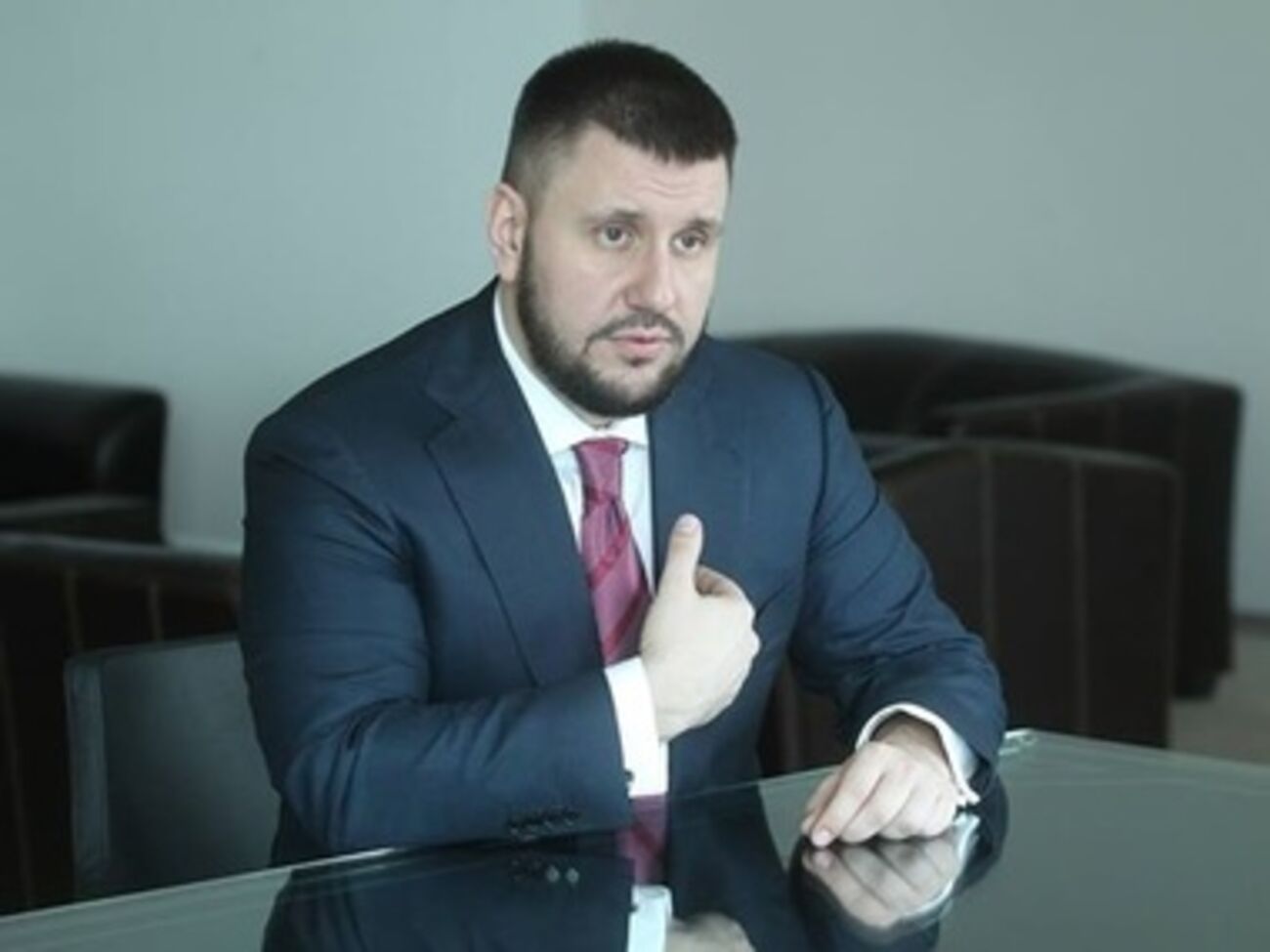 Беглый экс-чиновник Александр Клименко просит правоохранителей допустить его адвокатов к материалам дела