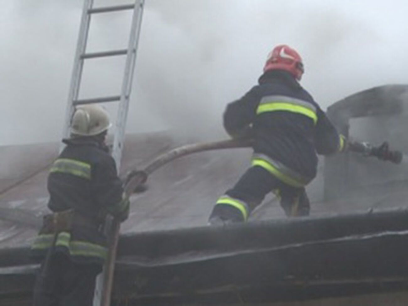 Пожарники потушили огонь до пол восьмого утра