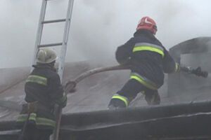 Пожарники потушили огонь до пол восьмого утра