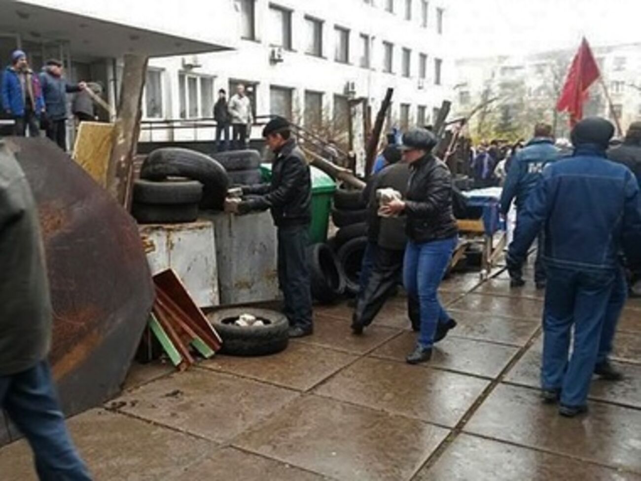 Мариупольские милиционеры освободили пять украинских военнослужащих из здания горсовета