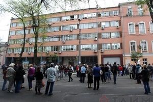 Возле областного управления МВД осталось около 200 активистов