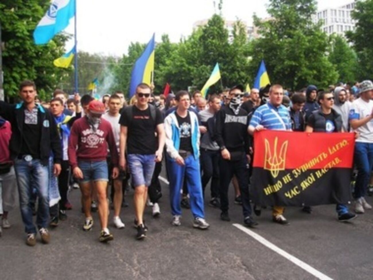 В Днепропетровске тысячи людей поддержали единство Украины