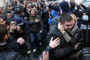 По требованию митингующих милиционеры отпустили задержанных участников беспорядков