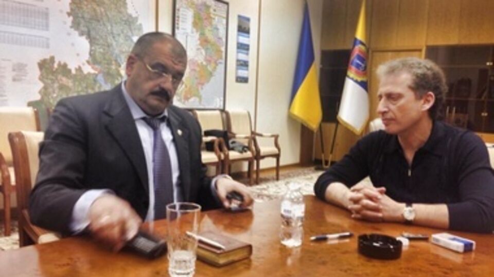 Новоназначенный главный милиционер Одесской области Иван Катеринчук и председатель облгосадминистрации Владимир Немировский провели первое совещание по ситуации в Одессе