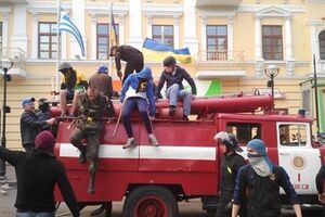 Во время столкновений 2 мая проукраинским активистам удалось захватить пожарную машину
