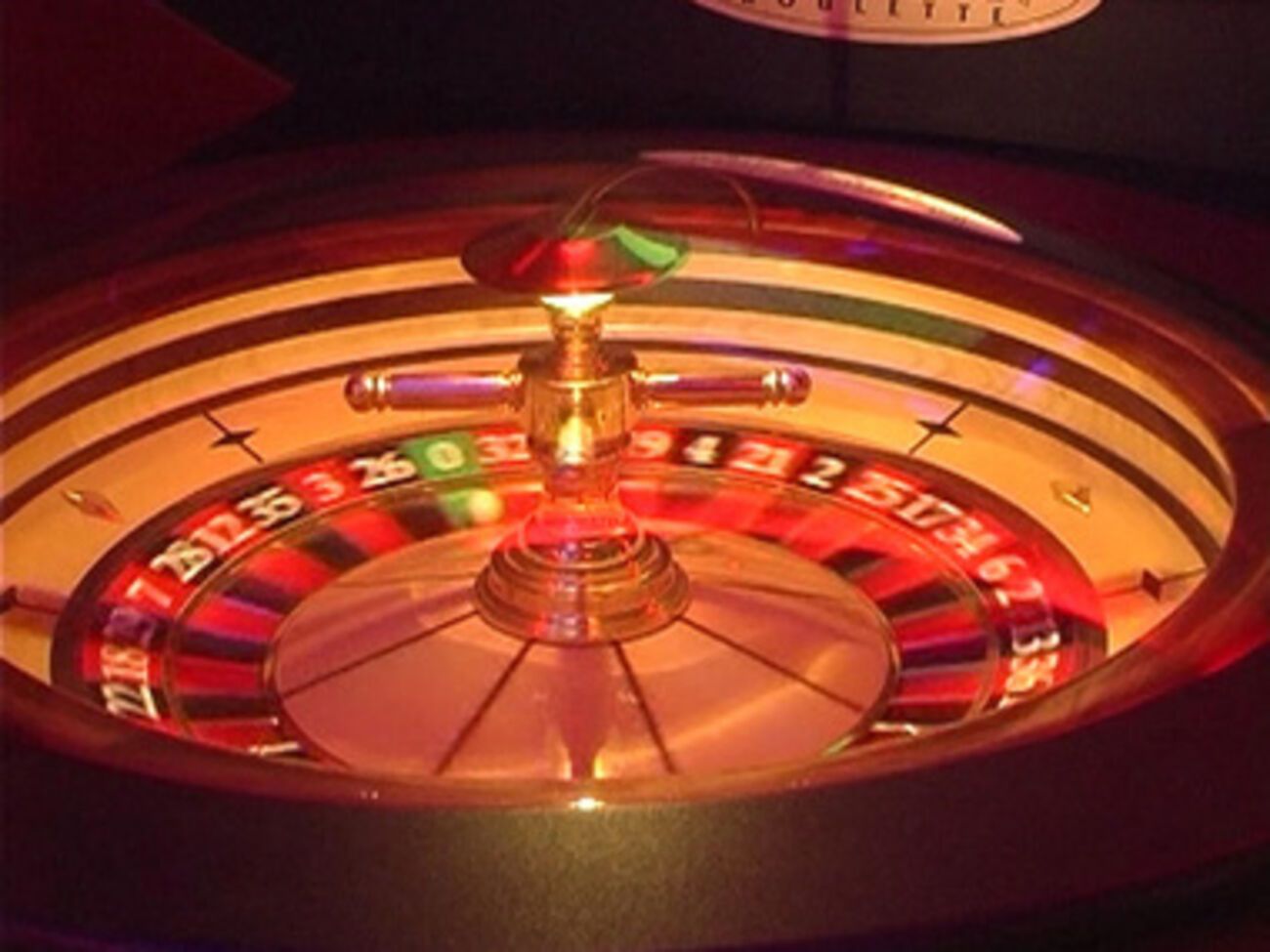 На такой рулетке играли любители подпольного азарта.