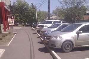 Европейские наблюдатели в Мариуполе ездили на "Тойоте" с эмблемой OSCE на борту