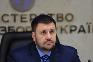 Экс-министру придется ехать на допрос из-за рубежа