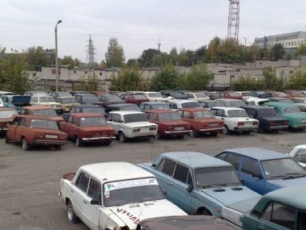 Террористы в Луганской области воруют все, что плохо лежит или плохо едет