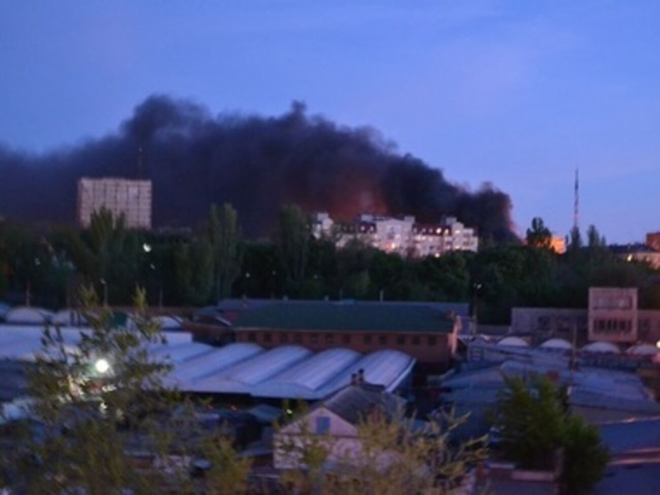 Дым от подожженных покрышек виден за несколько километров