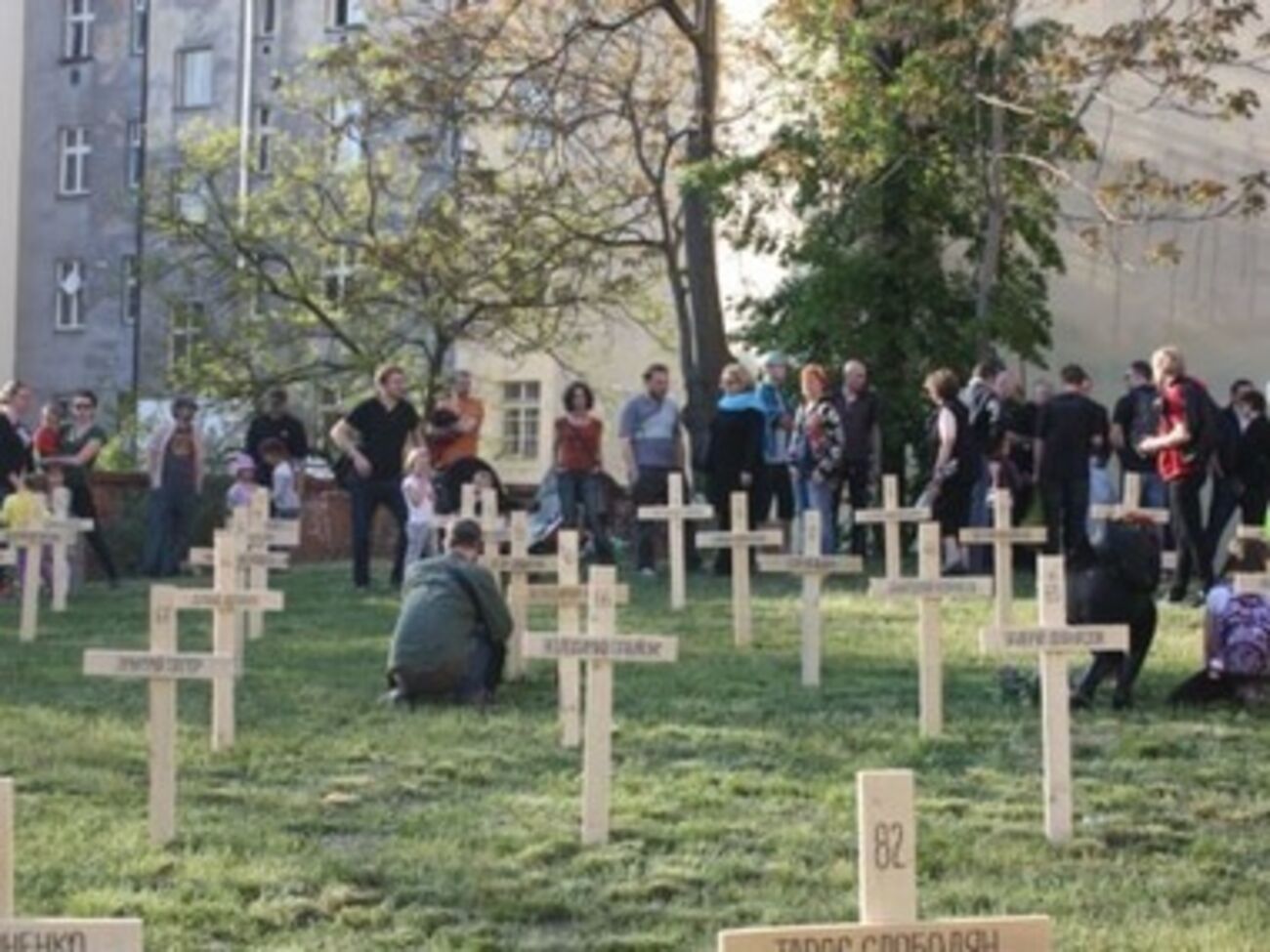 В Братиславе установили кресты в память о героях Небесной сотни