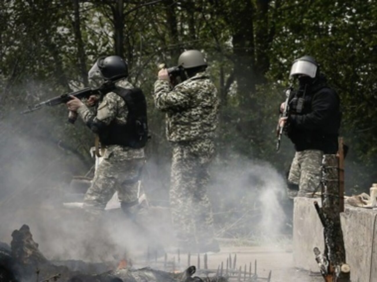 В Славянске возобновился бой