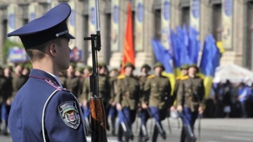 В 2013-м на Крещатике состоялся военный парад в честь Дня Победы. В этом году парада не будет: есть опасения серьезных провокаций в местах массового скопления людей