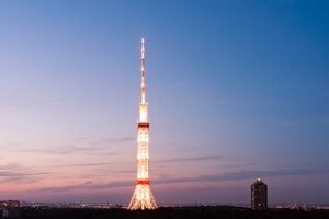 В преддверии дебатов у телевышки в Киеве выставили вооруженную охрану