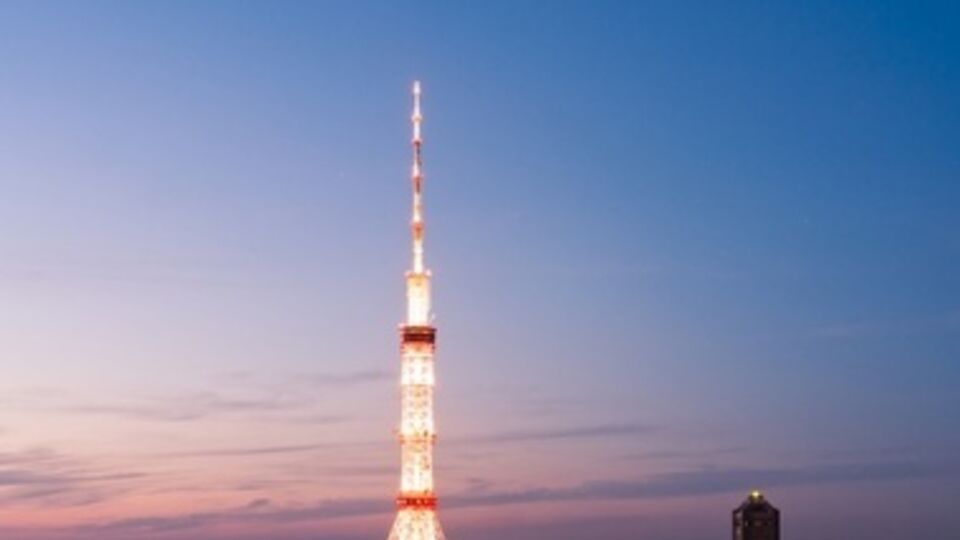 В преддверии дебатов у телевышки в Киеве выставили вооруженную охрану