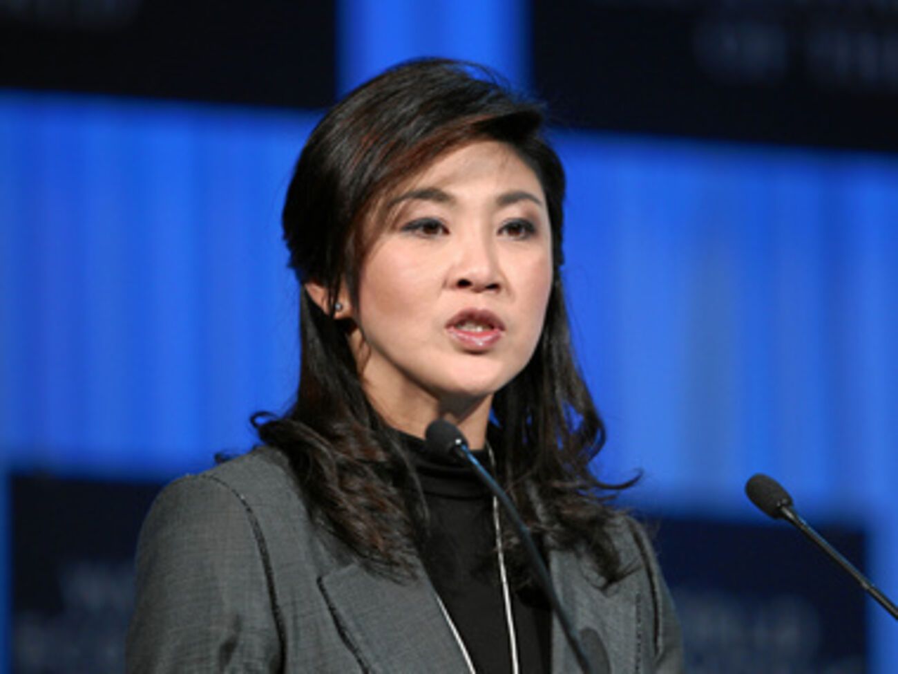 Премьер-министр уволена за злоупотребление властью