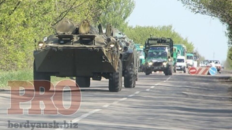Колонна украинской военной техники вошла в Бердянск Запорожской области. Фоторепортаж