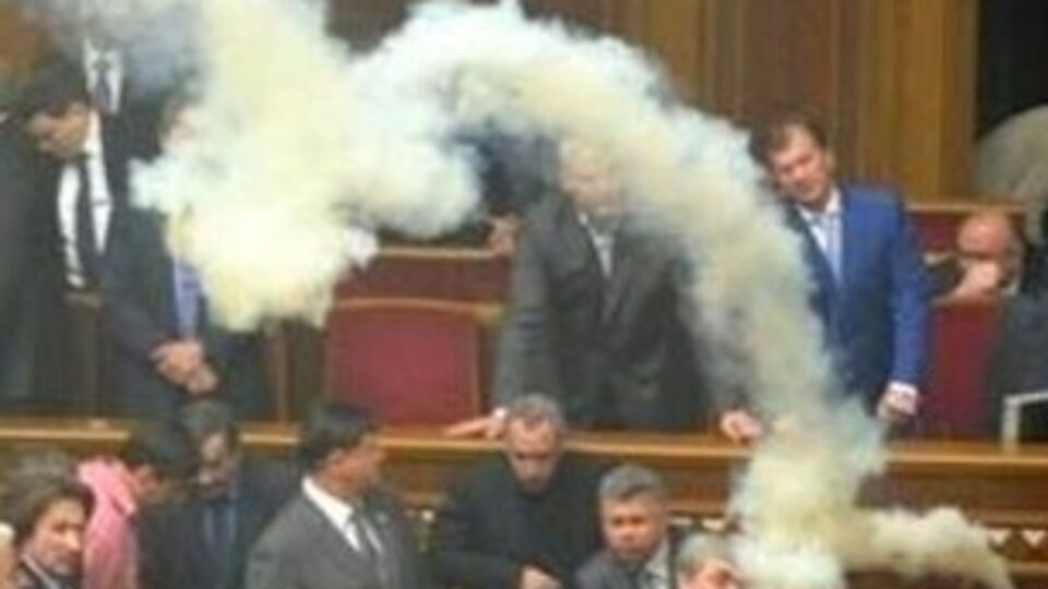 Придется Ахметову ехать в Москву, ходить в Горках, как Ленин, и умереть от базедовой болезни, считает Иванов