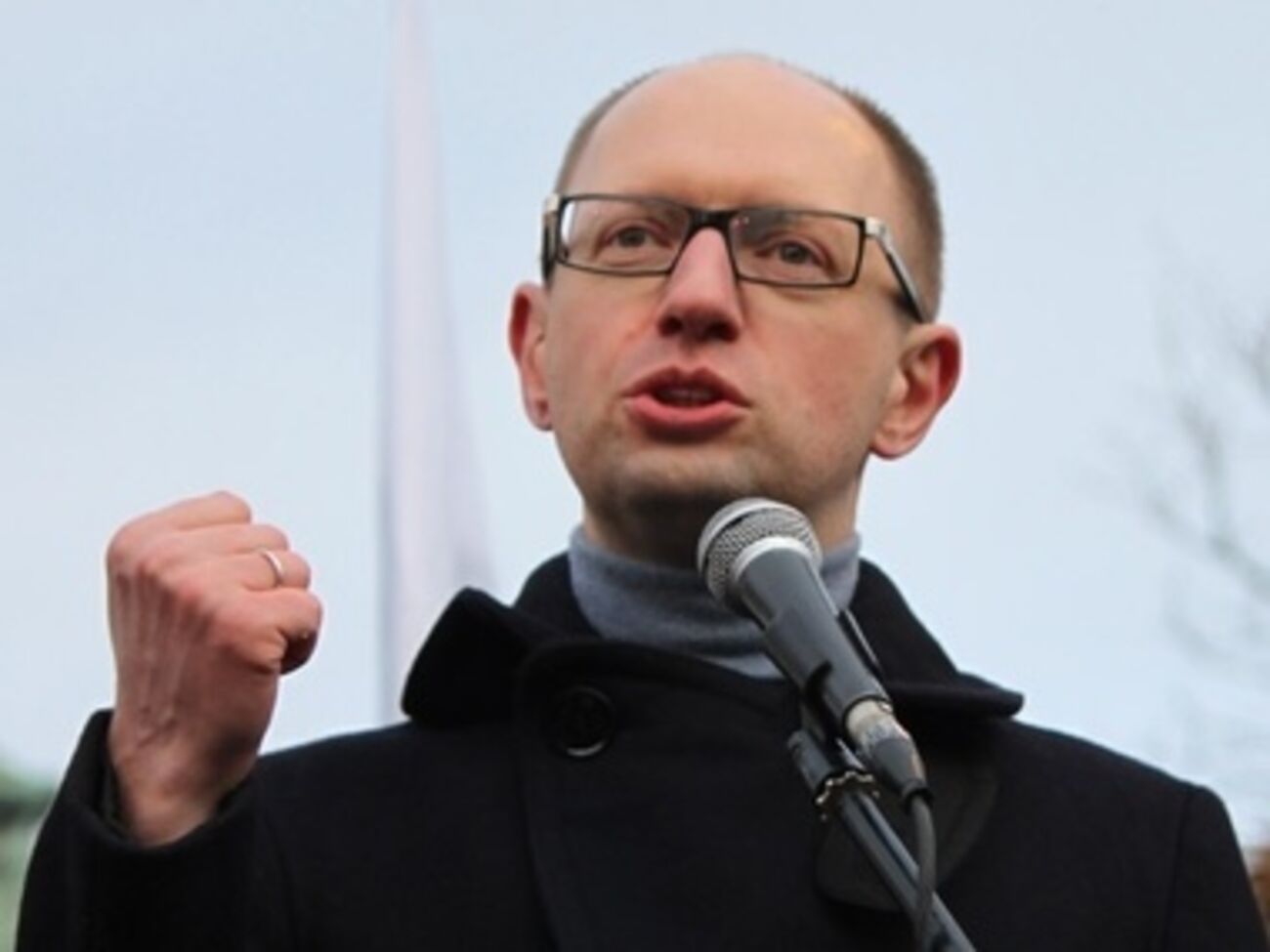 Арсений Яценюк требует поскорее раскрыть дело о покушении на мэра Харькова