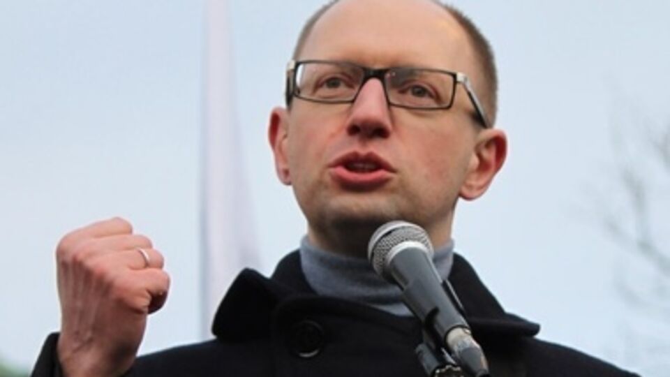 Арсений Яценюк требует поскорее раскрыть дело о покушении на мэра Харькова