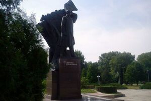 Памятник Степану Бандере в Тернополе