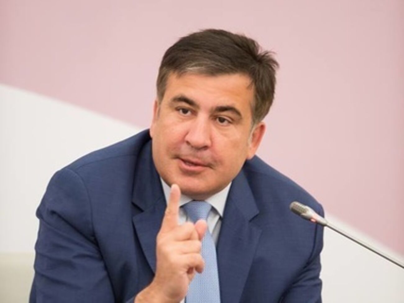 Саакашвили считает, что Путин хочет самоустраниться от событий на востоке Украины.