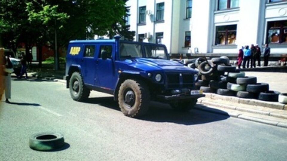 Жириновский прислал сепаратистам Луганска внедорожник с символикой ЛДПР