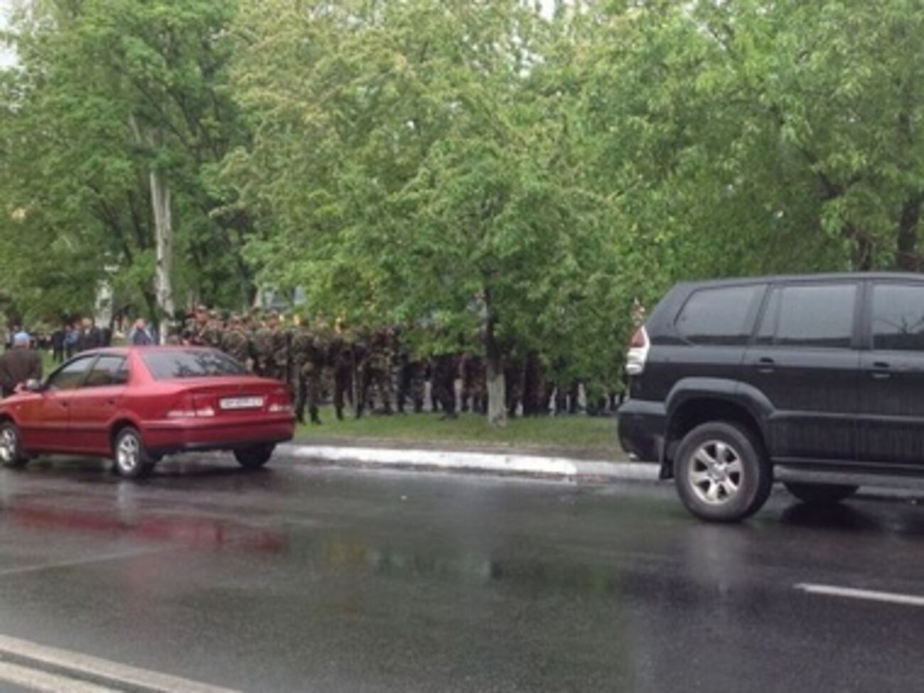 Милиция и Нацгвардия проводят спецоперацию у Мариупольского горсовета
