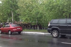Милиция и Нацгвардия проводят спецоперацию у Мариупольского горсовета