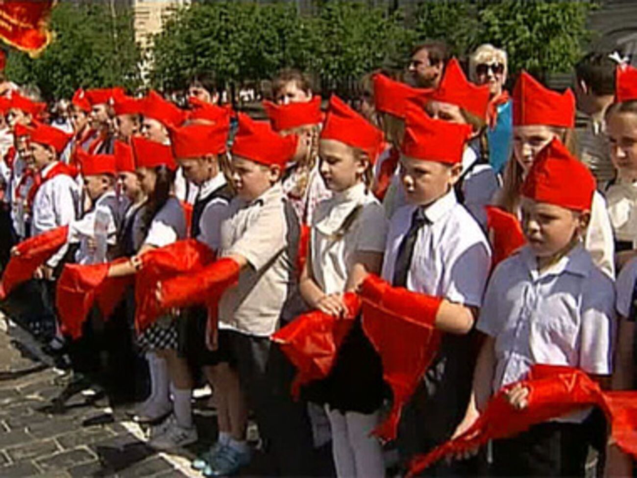 Госдуме предложили обезопасить детей от "искажений патриотизма"