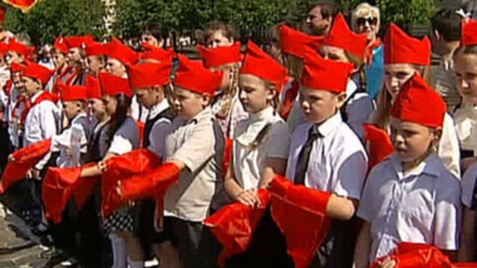 Госдуме предложили обезопасить детей от "искажений патриотизма"