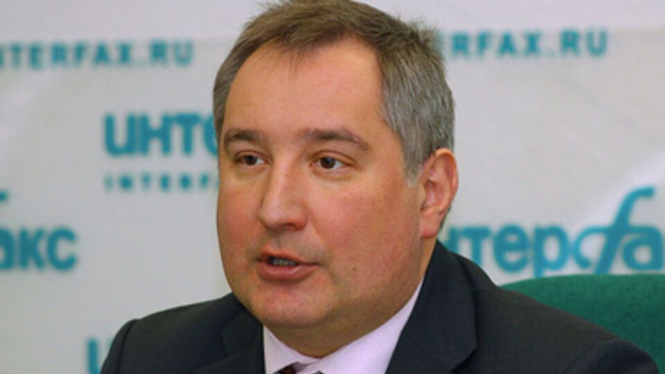 Хорошо, что Украина --- не Россия, а то пришлось бы облетать часов 20, отметил Рогозин