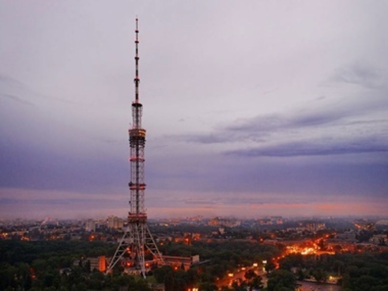 Из-за возгорания было прервано вещание нескольких телеканалов и радиостанций