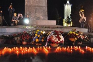 Киевляне вечером пришли в Парк вечной славы