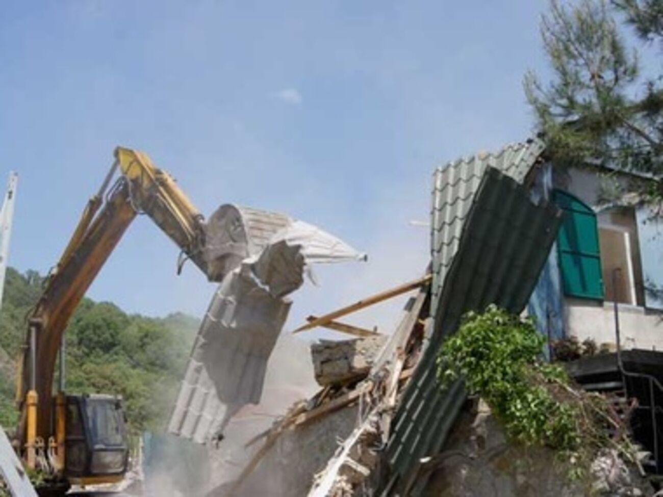 Незаконные власти будут освобождать прибрежную зону Крыма от "незаконных" построек.