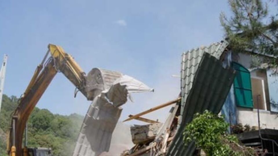 Незаконные власти будут освобождать прибрежную зону Крыма от "незаконных" построек.