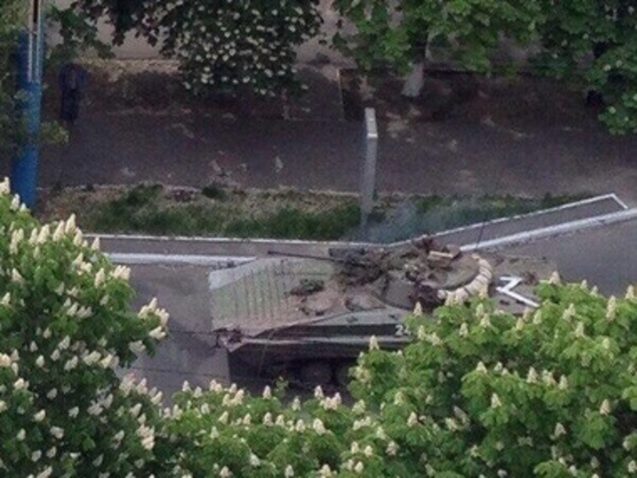 СМИ: В Мариуполе возле горуправления МВД началась стрельба