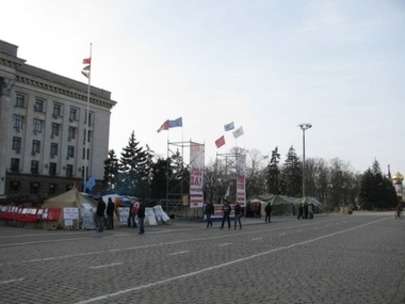 Так выглядел палаточный городок одесского Антимайдана до пожара