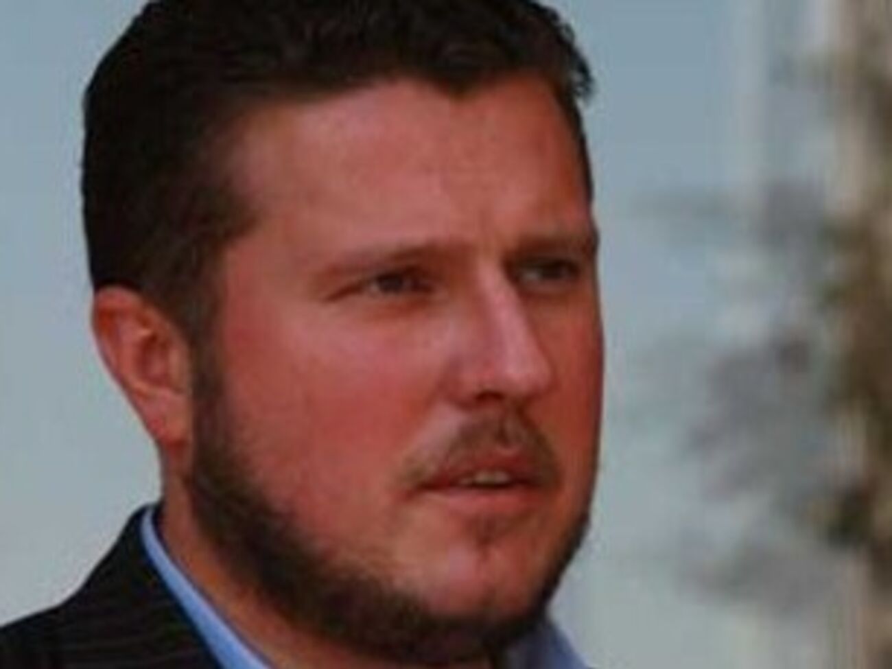 Премьер-министр Украины Арсений Яценюк во время возложения цветов к Вечному огню в Киеве