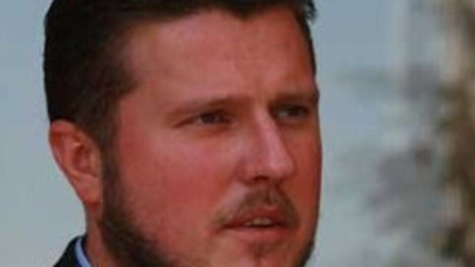 Премьер-министр Украины Арсений Яценюк во время возложения цветов к Вечному огню в Киеве