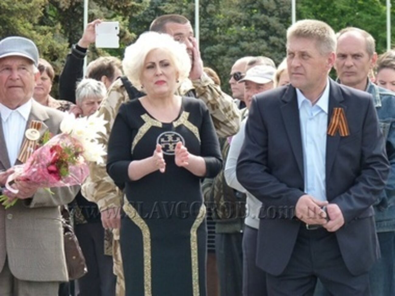 Сложившая с себя полномочия Штепа появилась рядом с "народным мэром" Вячеславом Пономаревым