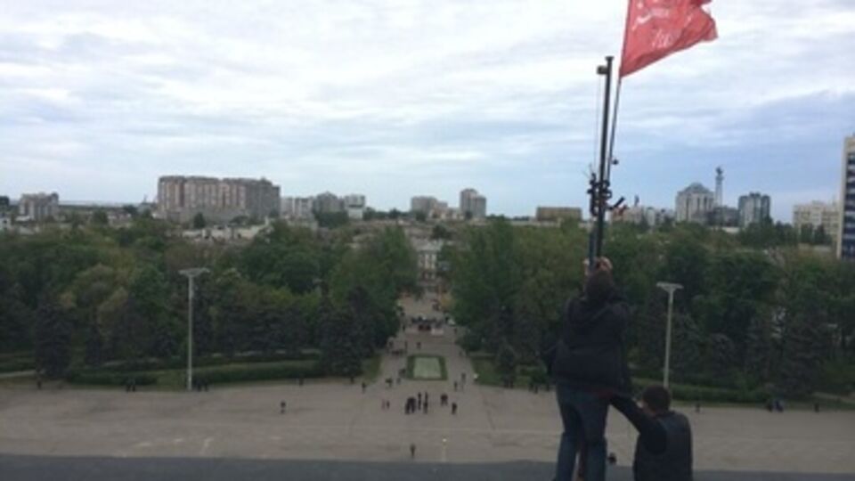 Красный флаг над зданием Дома профсоюзов в Одессе