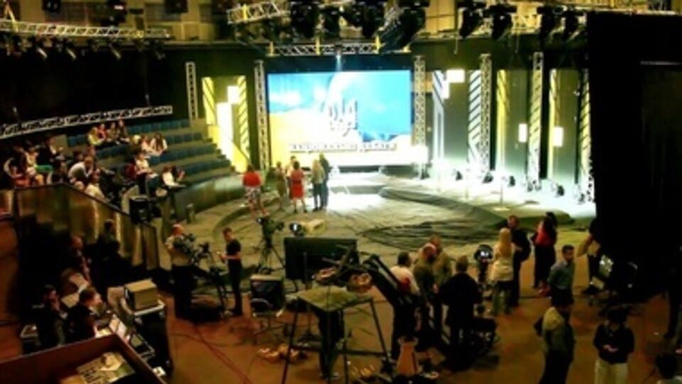 Студийный павильон в процессе подготовки --- за пять дней до начала проекта