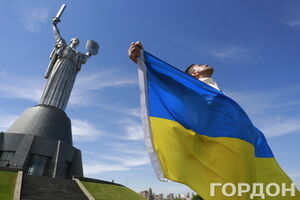 Празднование Дня Победы возле монумента "Родина-мать" в Киеве. Фоторепортаж