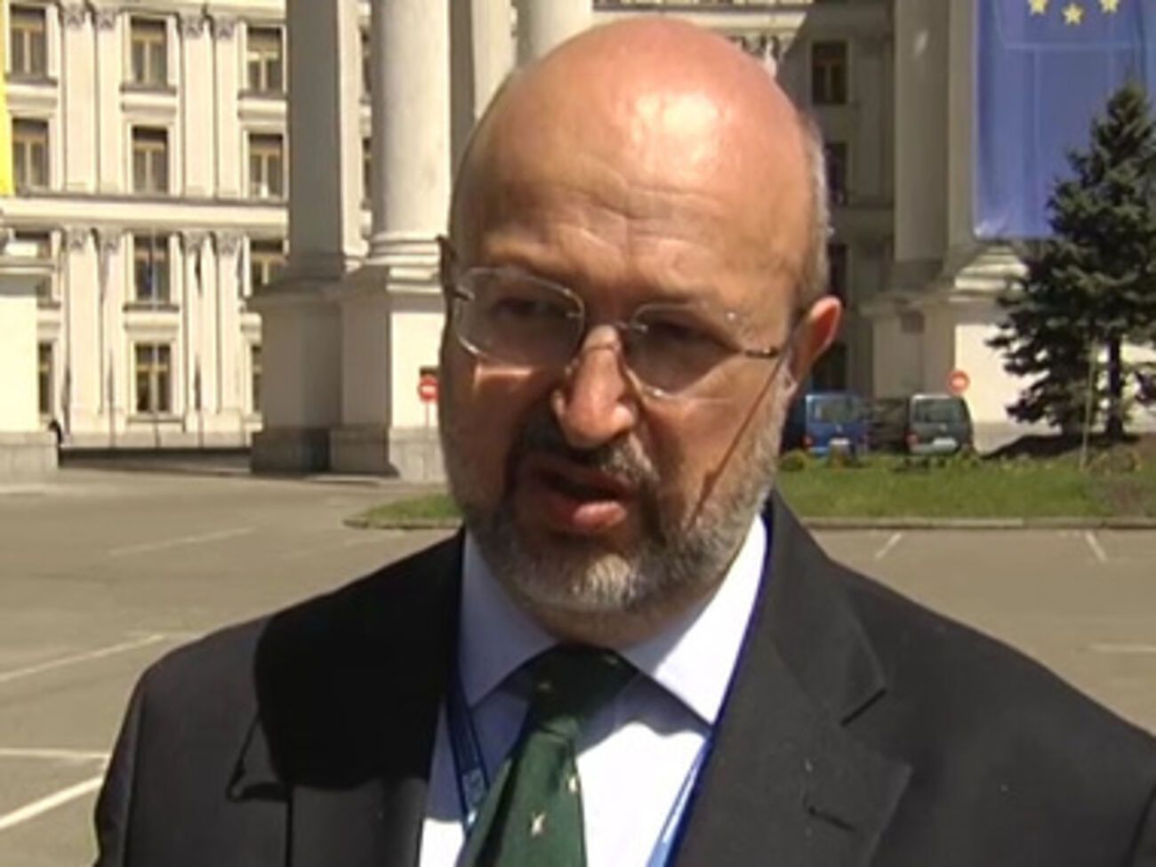 Заньер призывает действовать в политических и дипломатических рамках